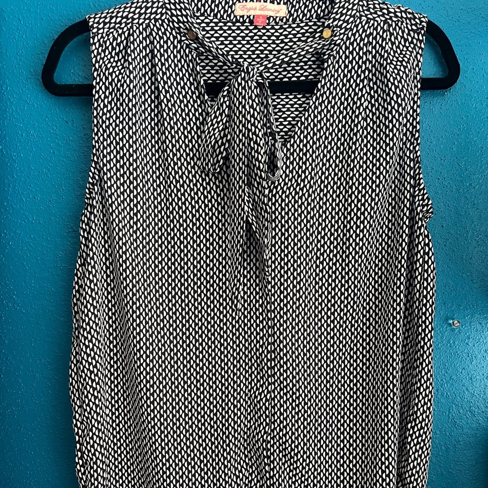 English Laundry Gray and White Sleeveless Tie Front Blouse